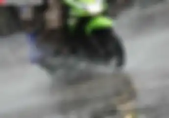 Ketika Hujan Datang, Hati-Hati Dengan Kondisi Jalan Seperti Ini. Waspada Selalu Ya..