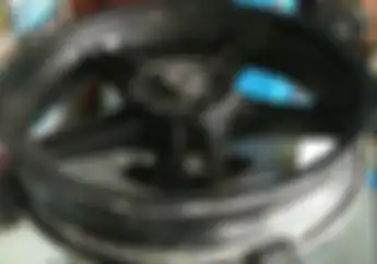 Waspada, Ternyata Cairan Ban Anti-bocor di Motor Bisa Membuat Pelek Jadi Keropos Lho