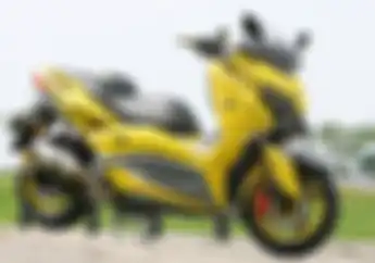 Centil dan Kece! Yamaha XMAX 250 Pakai Kelir Kuning Ferrari