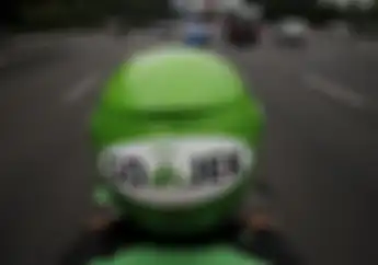 Waduh! Foto Bareng Jesica Iskandar, Pengendara Gojek Ini Malah Dibilang Ajudan Pribadi