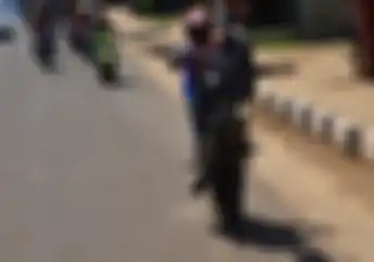 Anak Kelas 6 SD Wheelie di Jalan, Anehnya Orang Tua Enggak Marah