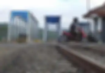 Jangan Ditiru! Video Kelakuan Kids Jaman Now Saat Didepan Perlintasan Kereta Api