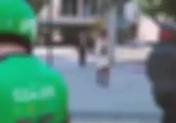Video Gojek Buru Pembegal Pelanggannya Naik Moge, Endingnya Bikin Haru...
