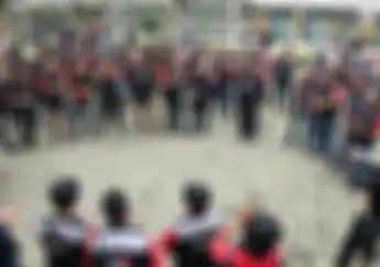 Bagi-bagi Tong Sampah dan Do'a Bersama BMC Tarumanegara Peringati Hari Sumpah Pemuda