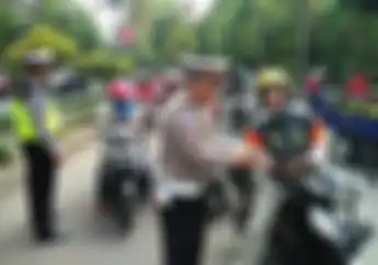 Naik Motor Tanpa Helm, Ternyata Begini Perlakuan Polisi Kepada Anak Dibawah Umur