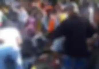 Brakk! Detik-detik Pembalap Road Race Tabrak Penonton, Korban Bergelimpangan di Aspal Sirkuit