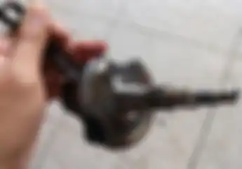 Begini Cara Gampang Mengecek Setang Piston Motor Goyang atau Normal