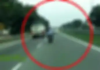 Edan! Video Cewek Jaman Now, Ngebut Tanpa Dosa di Dalam Jalan Tol