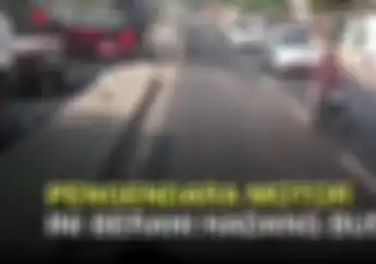Bahaya! Video Pengendara Motor Nekat Hadang Bus yang Melaju Karena Alasan Ini