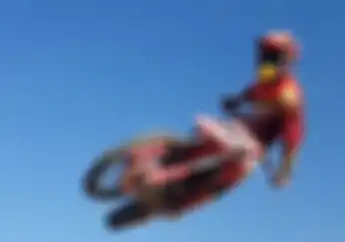 Keren! Video Aksi Hebat Marc Marquez Kendarai Motor Trail di Barcelona, Spanyol