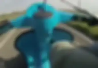 Ngeri-ngeri Sedap! Video Balapan 'Vespa Jahat' di Trek Lurus Sambil Pamer Aksi Wheelie