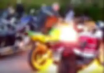 Waduh! Video Detik-detik Kawasaki Ninja Terbakar saat Digeber, Pemiliknya Malah Santai