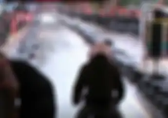 Bahaya! Video Detik-detik Joki Drag Bike Hampir Terjungkal Gara-gara Sirkuit Becek