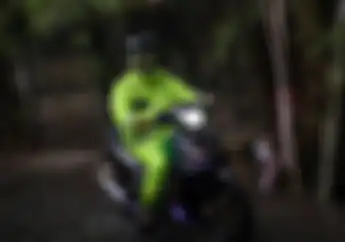 Baru Tahu, Ternyata Jas Hujan Ada Masa Pakainya Lho