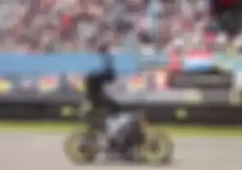 Video Skill Tingkat Dewa Freestyler di Lintasan Sirkuit, Bikin Jantung Deg-degan