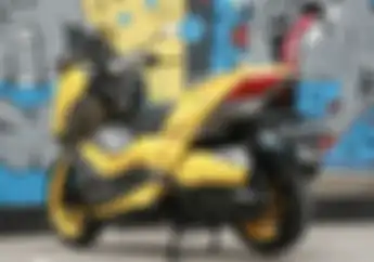 Gunakan Warna Kuning Ferrari, Yamaha XMAX 250 Ini Sukses Curi Perhatian!