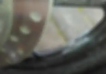 Musti Paham! Ini Dia Fungsi Logam Kecil yang Sering Nempel di Pelek Motor