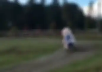 Kocak! Video Bayi Ajaib Naik Motor Trail Sambil Pamer Skill Wheelie 