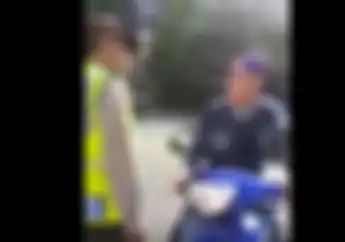 Miris! Tidak Terima Ditilang, Polisi Lanjut Usia Ini Dimaki-maki Pengendara Motor yang Melawan Arus, Simak Videonya
