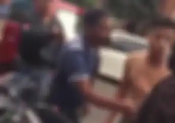 Heboh! Video Detik-detik Oknum Anggota TNI Pukul Pengendara Motor Gara-gara Masalah Sepele
