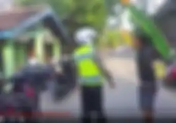 Heboh! Video Polisi Diusir Warga Saat Lakukan Razia Kendaraan
