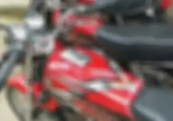 Sayang Banget! Cuma Biar Gelas Enggak Jatuh, Tangki Yamaha RX King Ini Dibikin Rata
