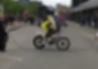 Skill Tingkat Dewa! Bukan Cuma Orang, Trial Bike Ini Juga Ternyata Jago Main Loncat Tali Simak Videonya