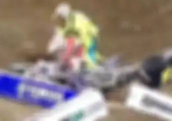 Mirip Petinju Kelas Dunia, Pembalap Motocross Ini Pukul Pembalap Lain Usai Kecelakaan Simak Videonya