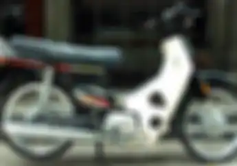Maksudnya Biar Sama dengan Jam Tangan, Orang Ini Cat Motor Astrea Prima Miliknya! Hasilnya? Bikin Ngakak