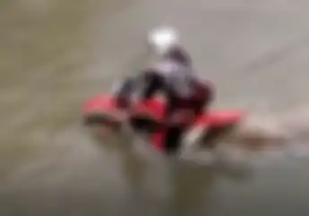 Waduh! Video Detik-detik Honda CRF150 Disiksa Melibas Sungai, Motornya Mogok Enggak Yah?