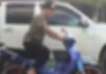 Ngakak Abis! Mau Ganti Motor Tinggal Engkol, Bapak Ini Malah Dapat Motor Culun Simak Videonya