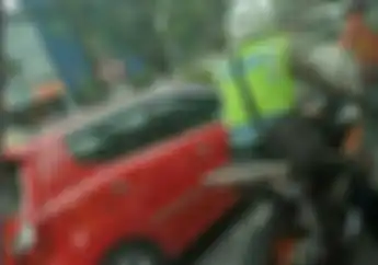 Heboh! Naik Motor Tanpa Plat Nomor, Polisi Ini Digempur Netizen