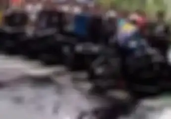Detik-detik Joki Drag Bike Hilang Kendali Akibat Aspal Licin, Pembatas  Berantakan Ditabrak Motor