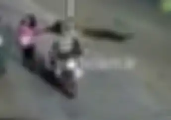 Video Kumpulan 12 Aksi Jambret Bermotor, Sadis! 