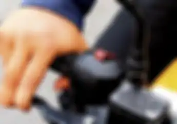 Berbahaya Mana Pengereman Dengan 2 Jari Atau 4 Jari? Ini Penjelasannya..