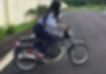 Bukan Pujian! Model Cewek di Atas Honda CB ini Malah Dibully Netizen, Lah Kok Bisa?