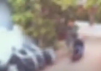 Bikin Ngilu! Detik-detik Maling Cabut Pistol Saat Kepergok Warga, Gagal Bawa Kabur Motor