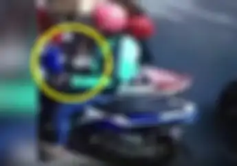 Kurang Ajar! Pura-pura Parkir Motor, Driver Ojek Online Ini Malah Nyolong Ponsel