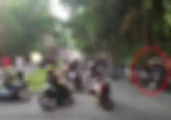 Ngeri! Detik-detik Kecelakaan Fatal Motor Pembalap Terbang dan Hajar Pembalap Lain