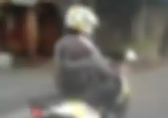 Anjay! Video Pengendara Honda BeAT Ini Jadi Pusat Perhatian, Rupanya Ada yang Aneh 