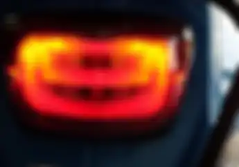 Biar Keliatan Futuristik, Pasang Stoplamp LED di Vespa Loe
