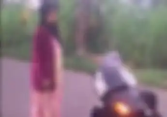 Kocak! Asyik Nyeting Motor, Joki Ini Disuruh Pulang Sambil Dimarahi Emaknya, Simak Videonya