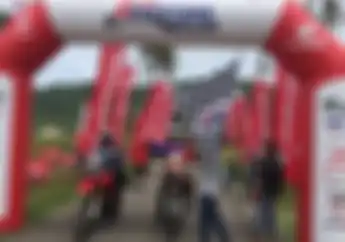Seru Abis! Hari Terakhir Honda Adventure Day Melintas Sungai Cuy!