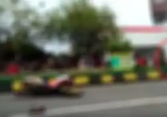 Mengerikan! Detik-detik Pembalap Tewas Hantam Tiang Papan Reklame usai Kecelakaan Hebat