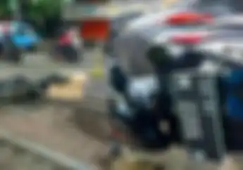 Tragis! Menyalip dari Kiri, Pasangan Calon Pengantin Ini Gagal Menikah Akibat Terlindas Bus