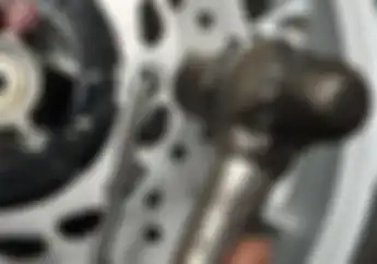 Waduh, Pasang Baut dan Mur Kekencangan di Motor Ada Efek Buruknya, Apa Tuh?