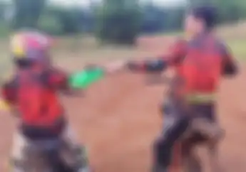 Wow! Bintang Sinetron Anak Jalanan Ini Ternyata Hobi Adventure, Asyik Main Lumpur Bareng Istrinya