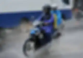 Video Tips: Begini Loh Caranya Menyimpan Jas Hujan Supaya Nggak Cepat Robek