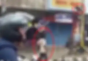 Salut! Video Orang Gila Tertib Lalu Lintas, Lampu Merah Ikut Berhenti, Sindiran Buat Bikers