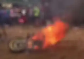 Horor! Video Detik-detik Motor Grasstrack Terbakar dan Meledak